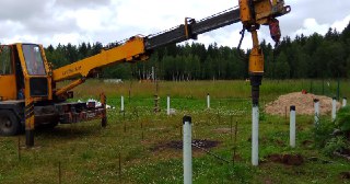 Закручивание винтовых свай в Острогожск. Аренда машины для закручивания свай цена от 2908 руб